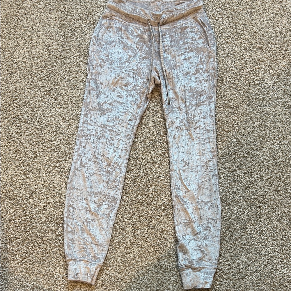 Lululemon crushed Velvet Jogger Pants in Silver (size 4)
